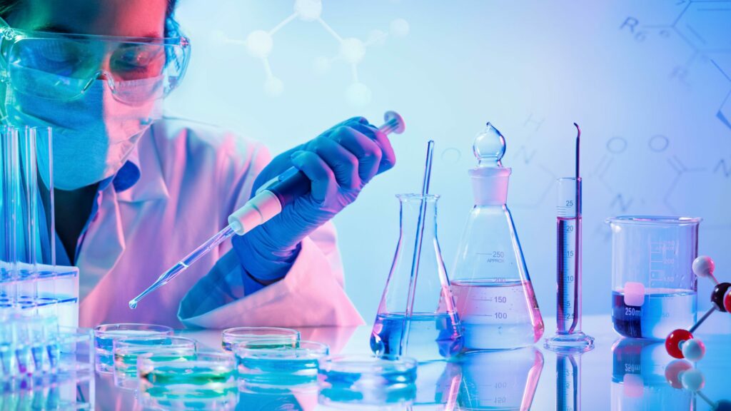 header image; scientist in a lab